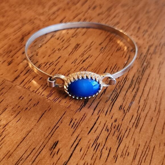 Vtg Avon goldtone bracelet with blue stone - Picture 3 of 5